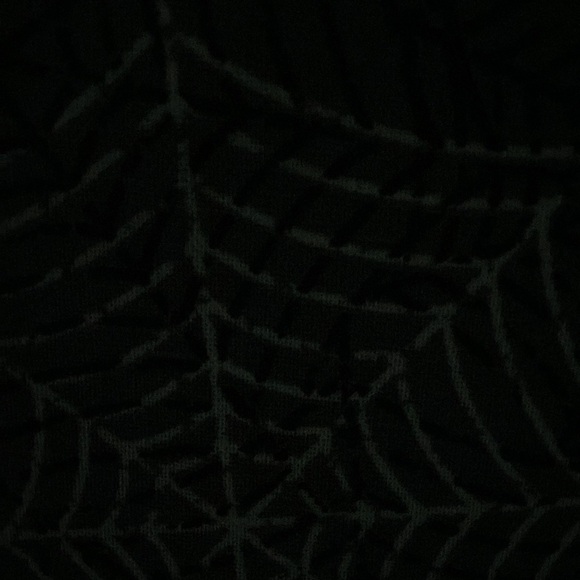 NWT!  CYNTHIA ROWLEY CURIOUS GLOW IN THE DARK SPIDERWEB HALLOWEEN TABLE RUNNER - Picture 11 of 11